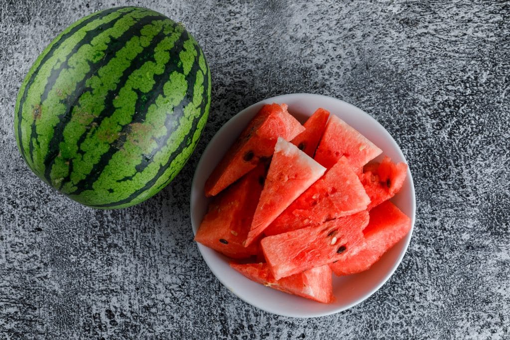La sandía contiene licopeno y citrulina, compuestos que favorecen la morfología, el flujo sanguíneo y la hidratación de los espermatozoides.